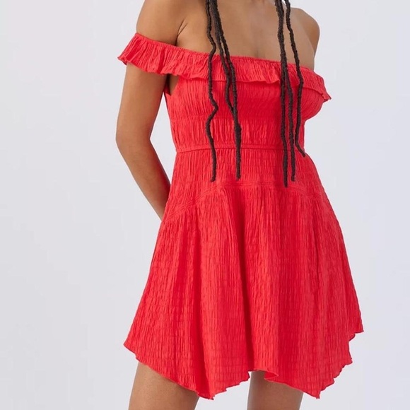 Urban Outfitters Dresses & Skirts - UO Aubrey Off-The-Shoulder Mini Dress
Size: XS
